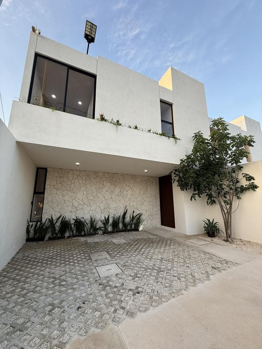 Modern 3-Bedroom House for Sale in Real Montejo