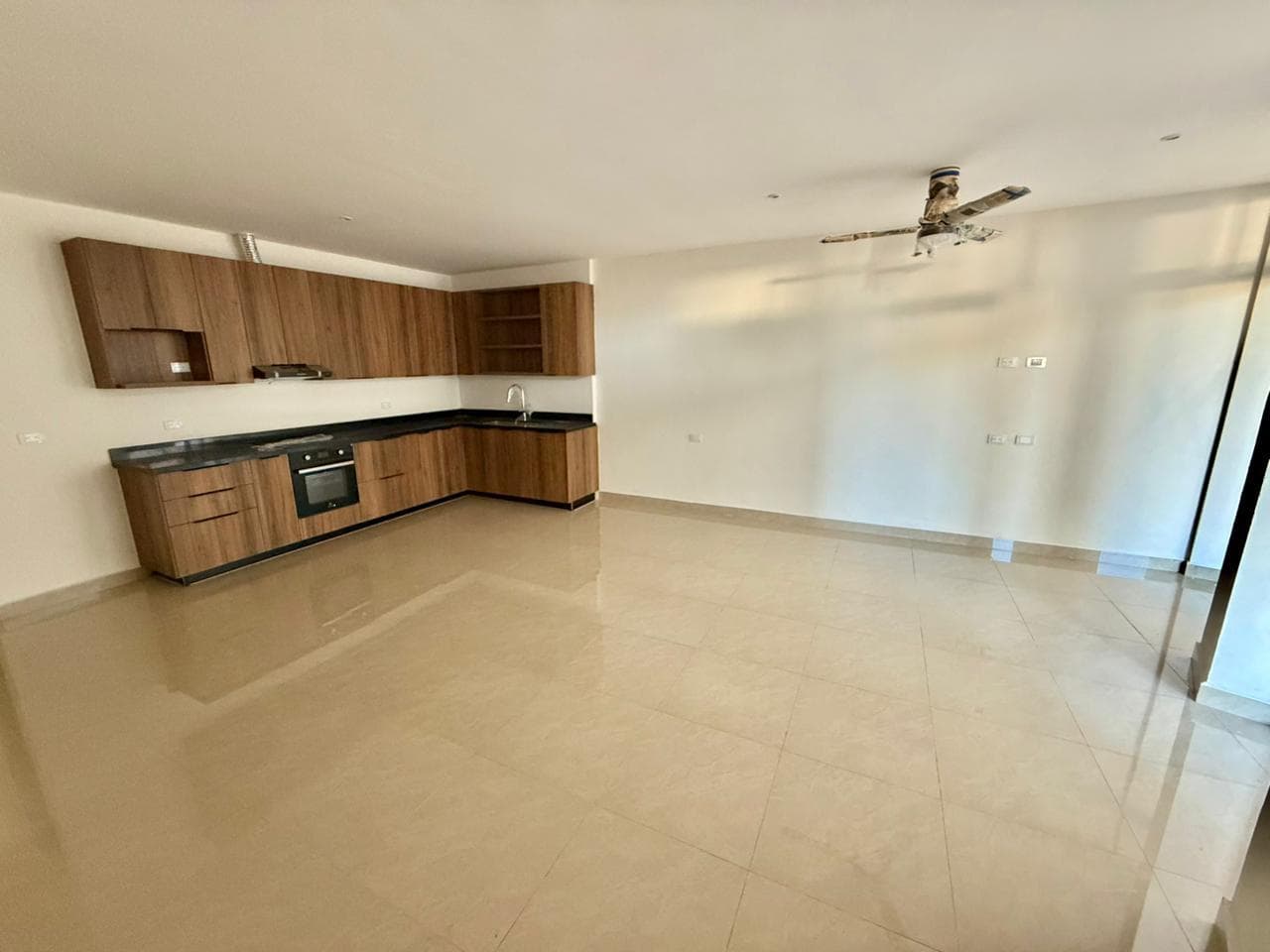 2-BEDROOM GROUND-FLOOR APARTMENT, 2 MINUTES FROM THE BEACH