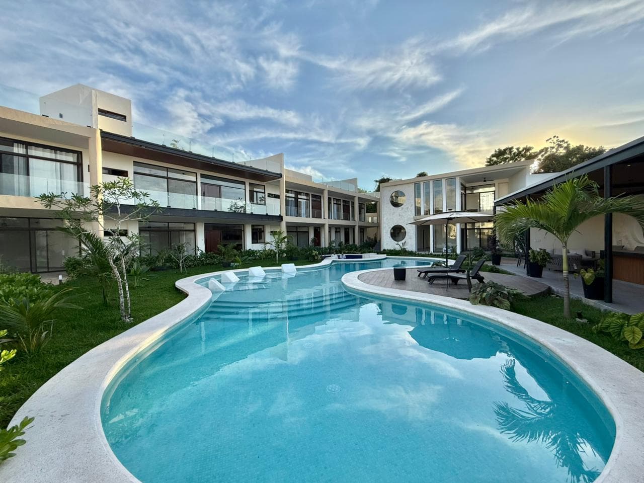 2-BEDROOM GROUND-FLOOR APARTMENT, 2 MINUTES FROM THE BEACH