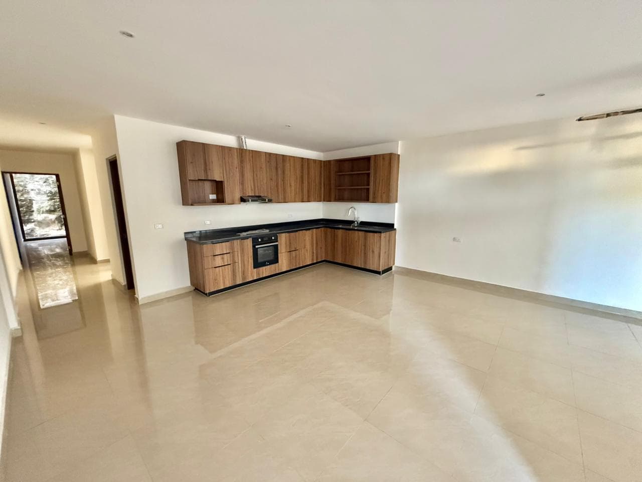 2-BEDROOM GROUND-FLOOR APARTMENT, 2 MINUTES FROM THE BEACH