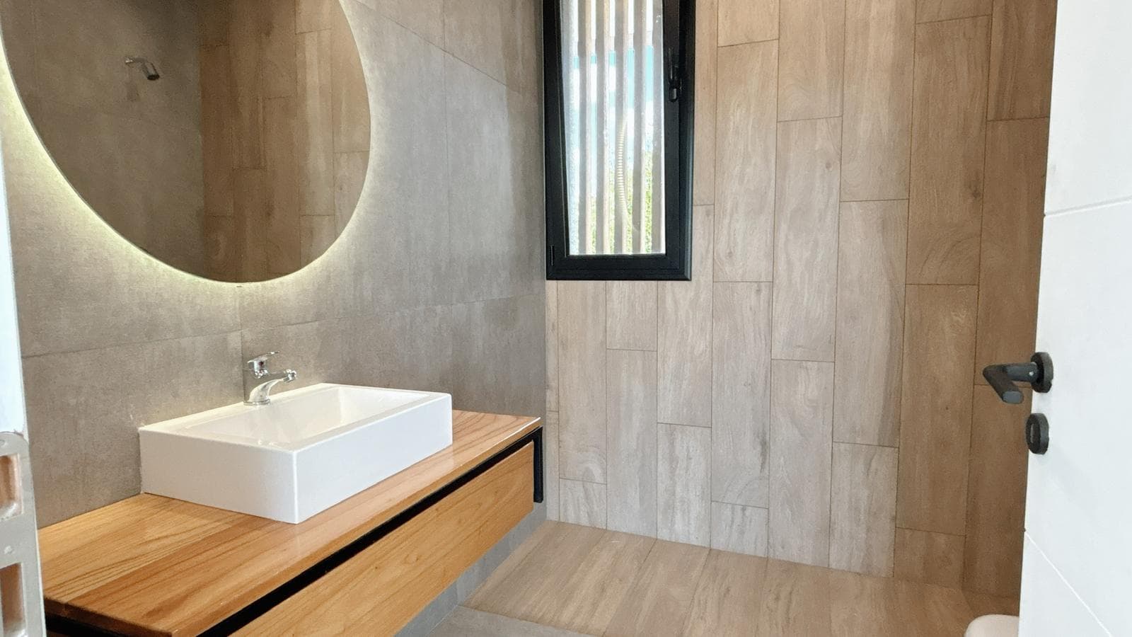 For Sale: Minimalist-style house in Haras Santa María, 4 bedrooms, pool