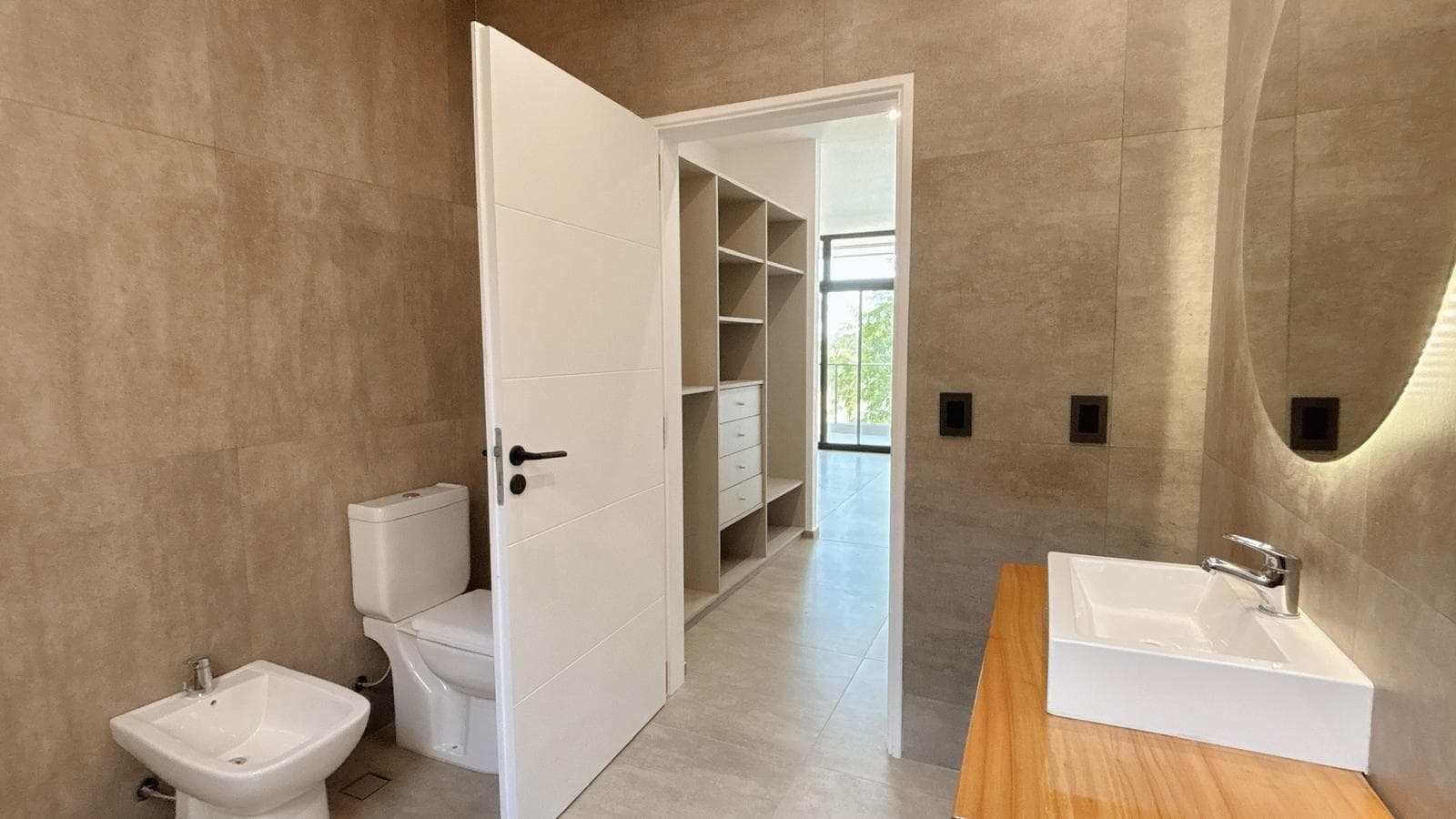 For Sale: Minimalist-style house in Haras Santa María, 4 bedrooms, pool
