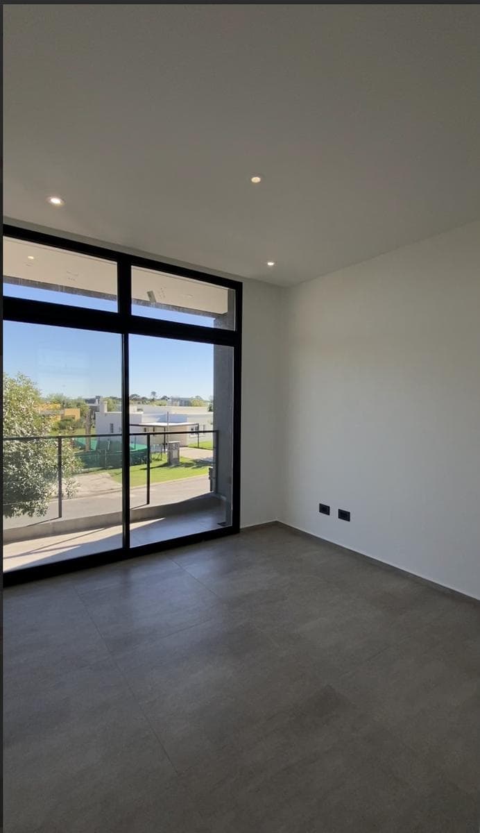 For Sale: Minimalist-style house in Haras Santa María, 4 bedrooms, pool