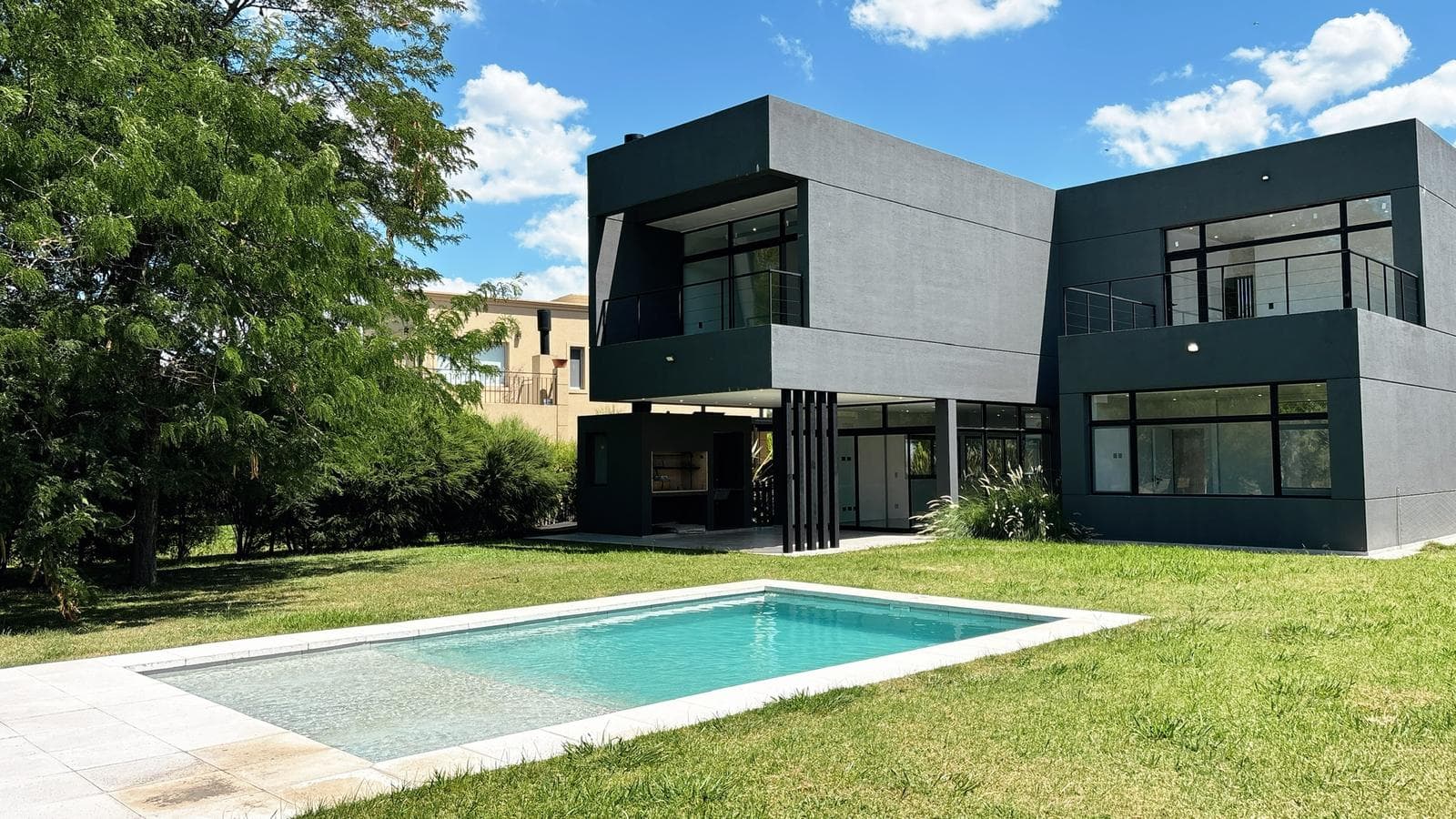 For Sale: Minimalist-style house in Haras Santa María, 4 bedrooms, pool
