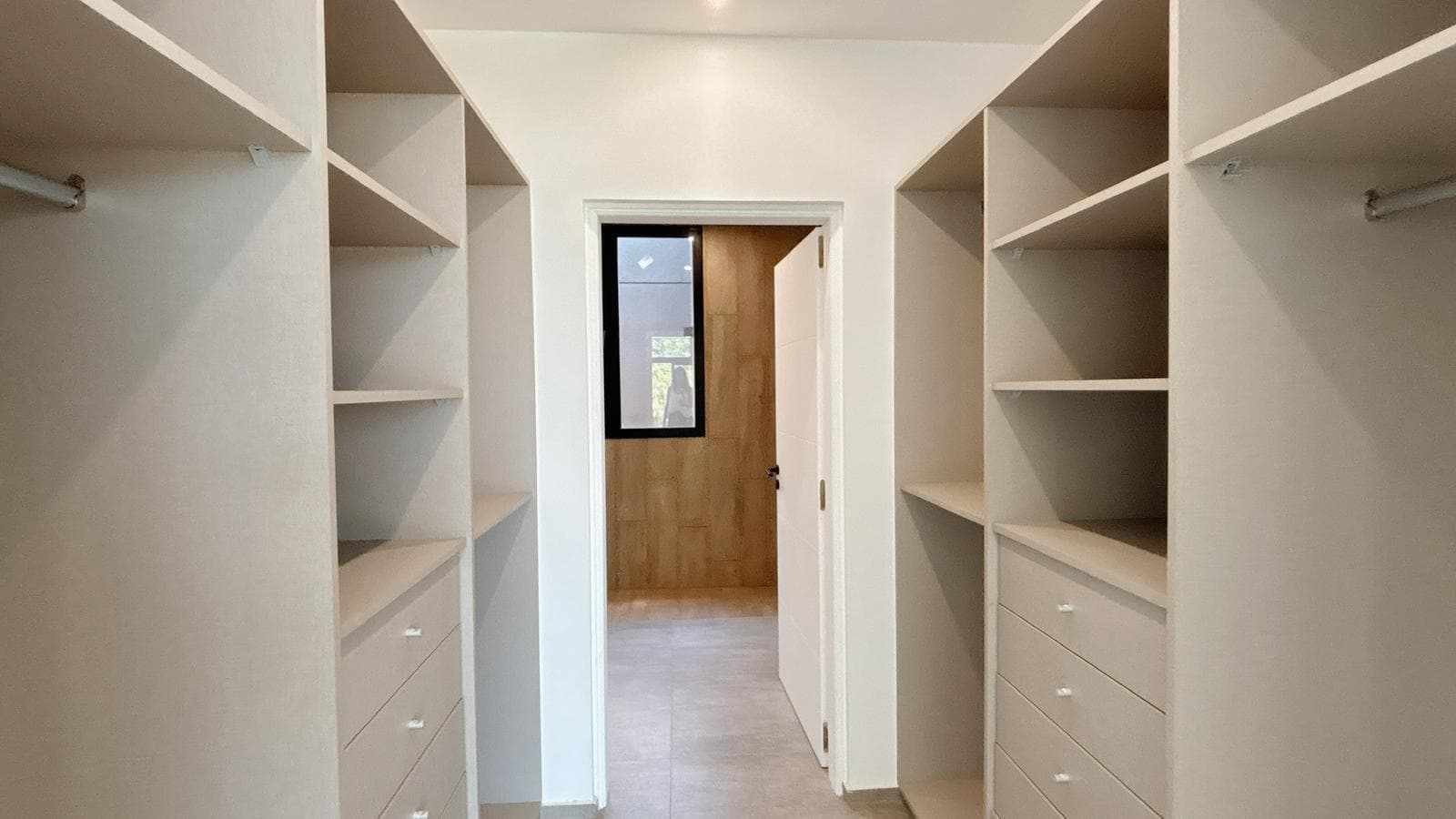 For Sale: Minimalist-style house in Haras Santa María, 4 bedrooms, pool