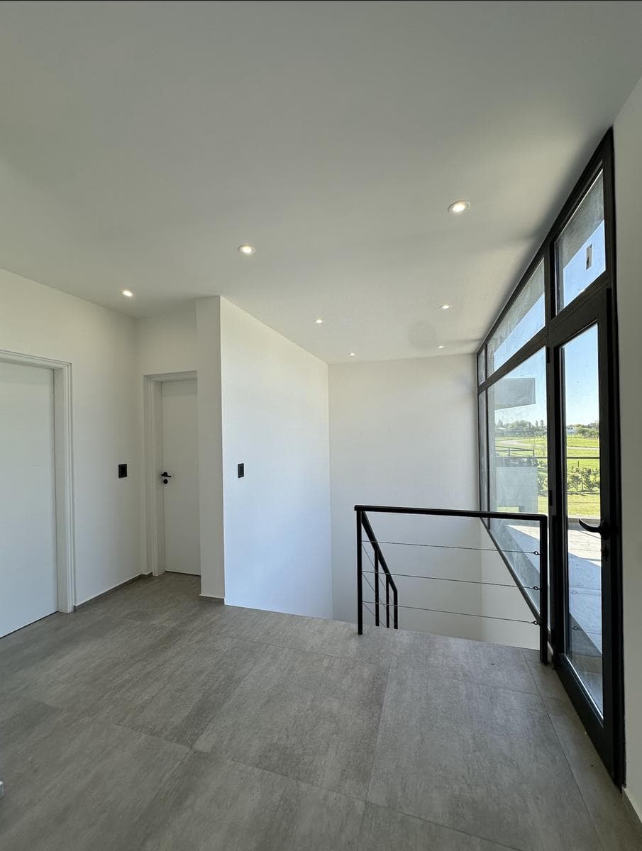 For Sale: Minimalist-style house in Haras Santa María, 4 bedrooms, pool