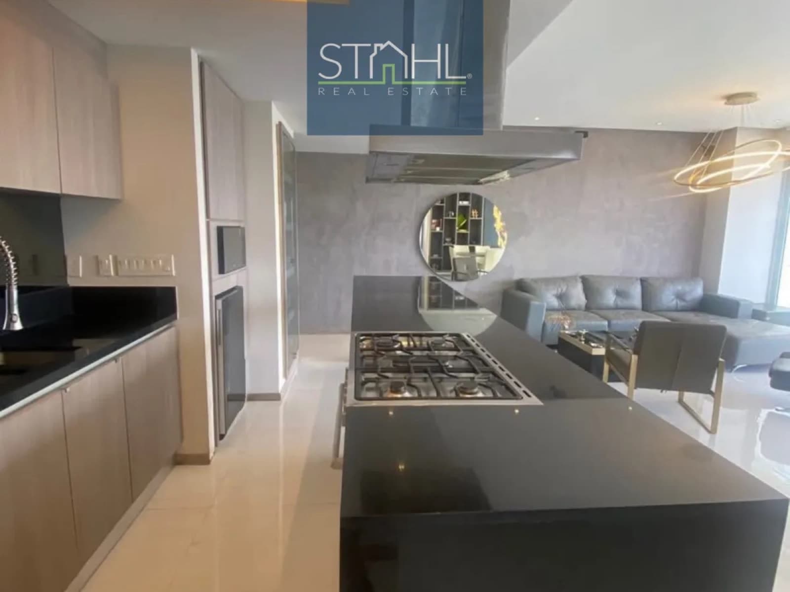 Apartment for sale on Av. Santa Fe across from La Mexicana Peninsula—balcony, amenities, security