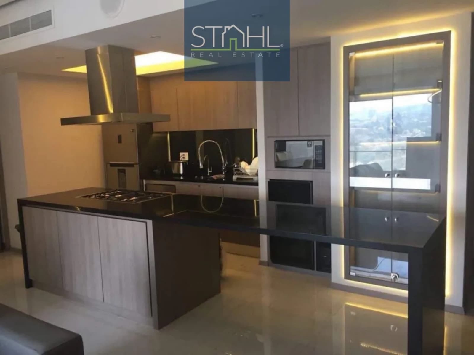 Apartment for sale on Av. Santa Fe across from La Mexicana Peninsula—balcony, amenities, security