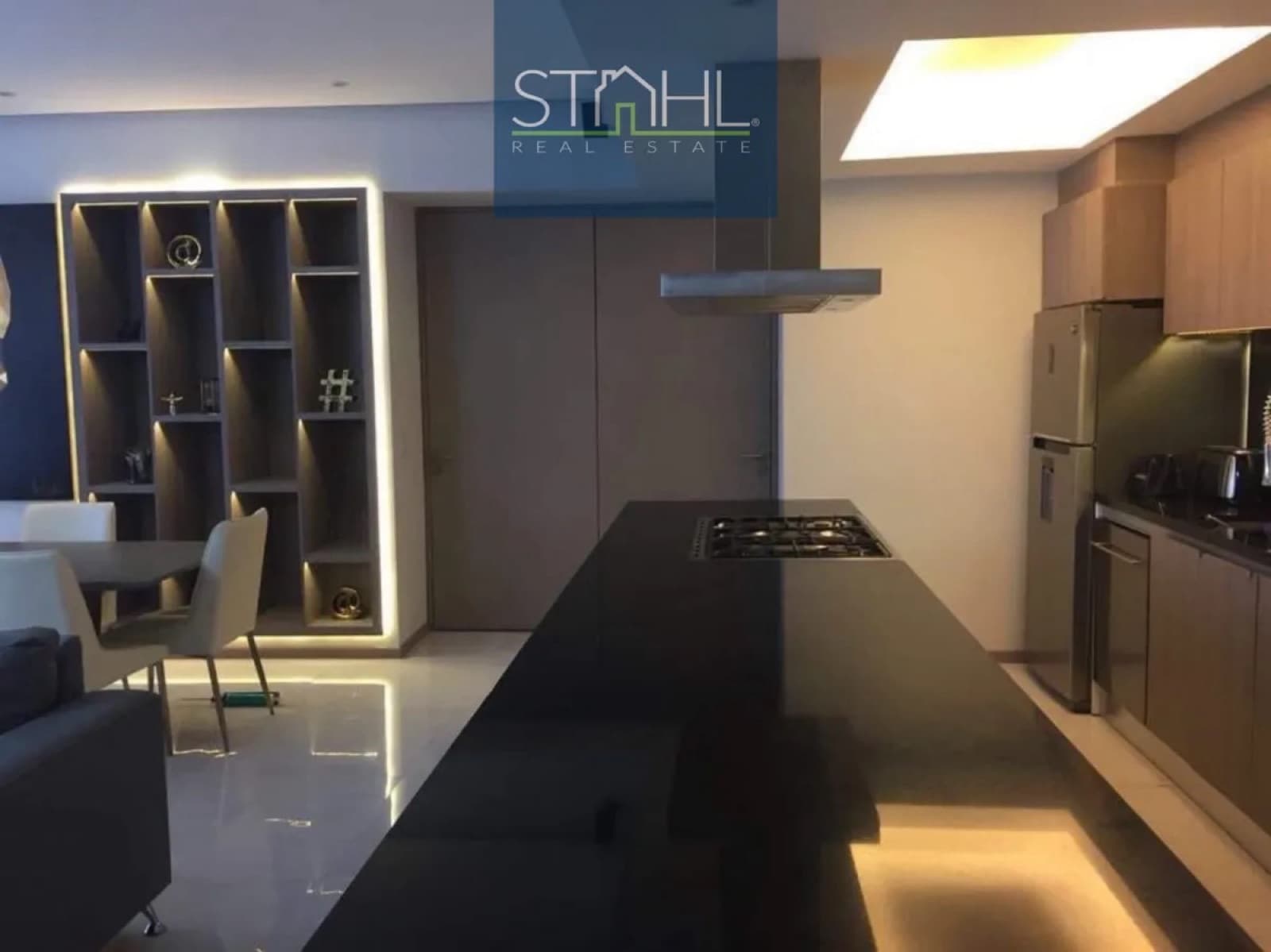 Apartment for sale on Av. Santa Fe across from La Mexicana Peninsula—balcony, amenities, security