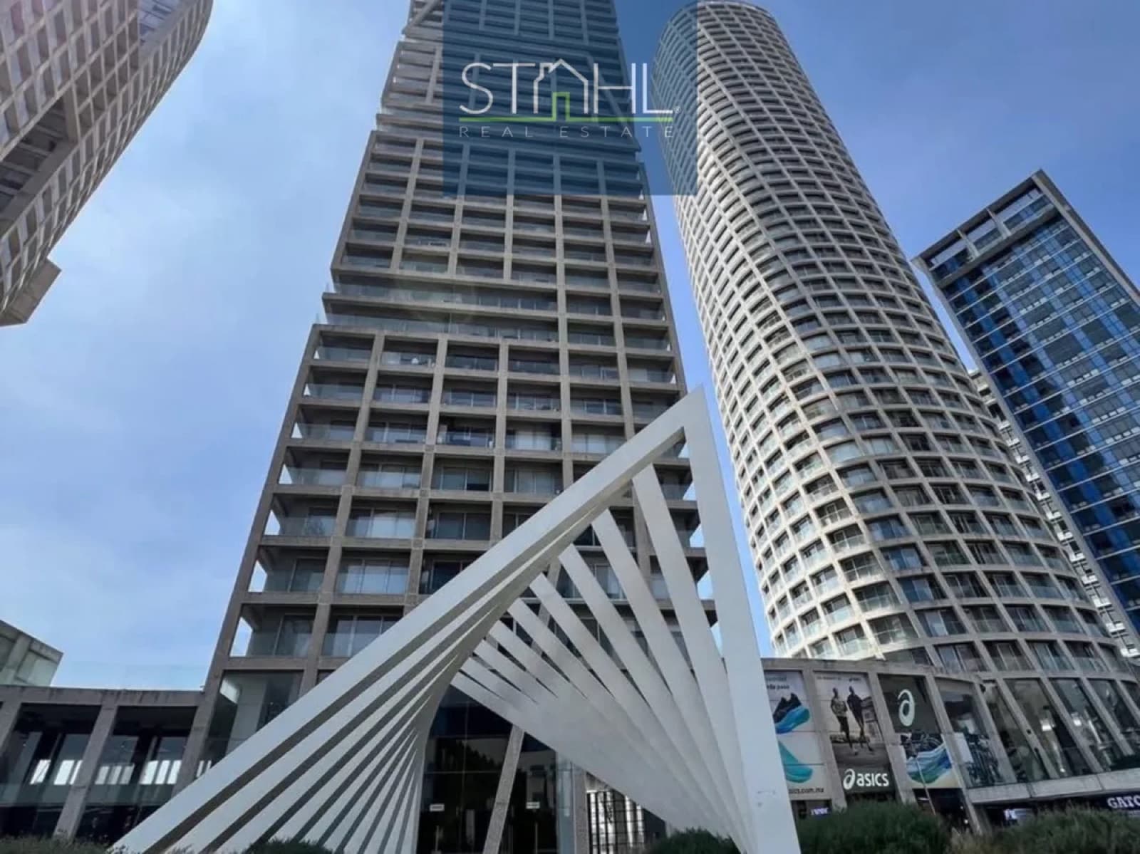 Apartment for sale on Av. Santa Fe across from La Mexicana Peninsula—balcony, amenities, security
