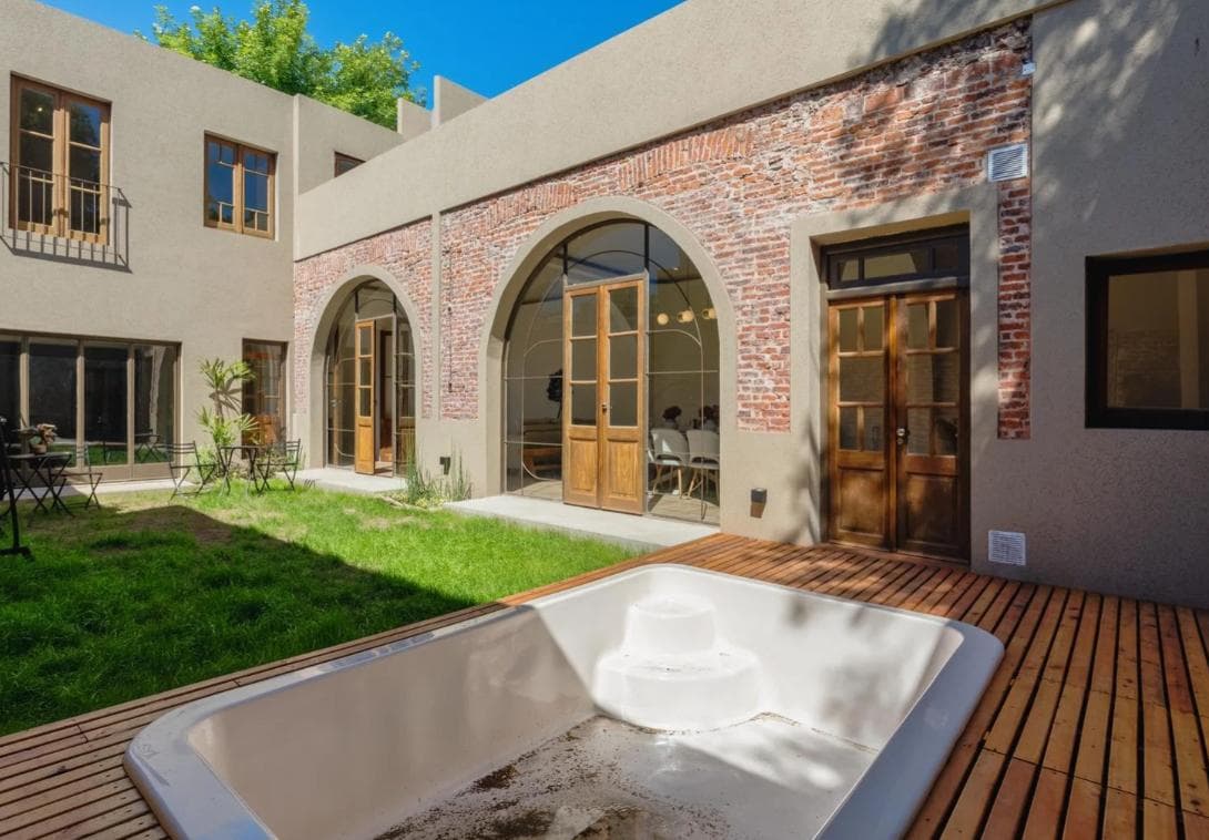 Swimming Pool - Design - Terrace - Garden - Barbecue Area - Garage