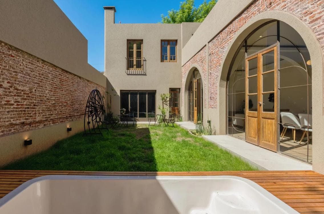 Swimming Pool - Design - Terrace - Garden - Barbecue Area - Garage