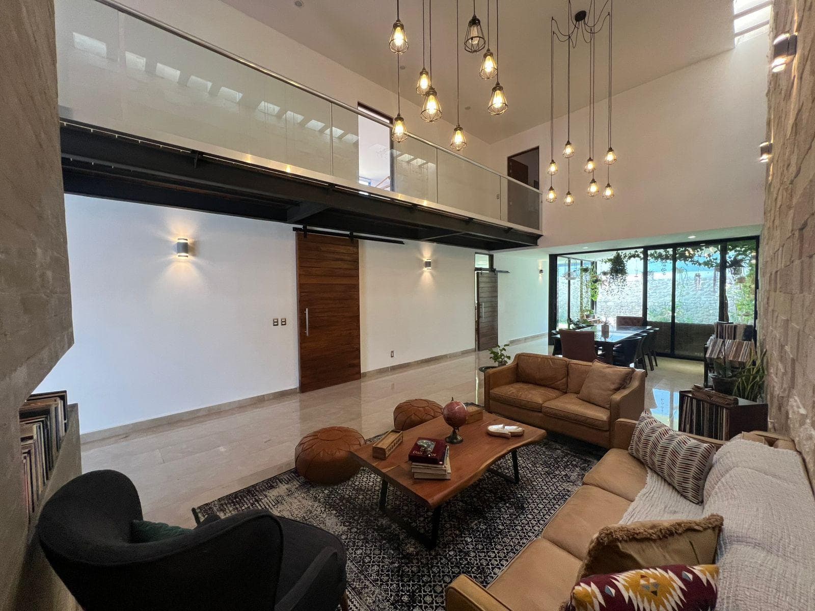 Casa en Venta en Cañadas del lago con 4 recamaras y sala comedor doble altura
