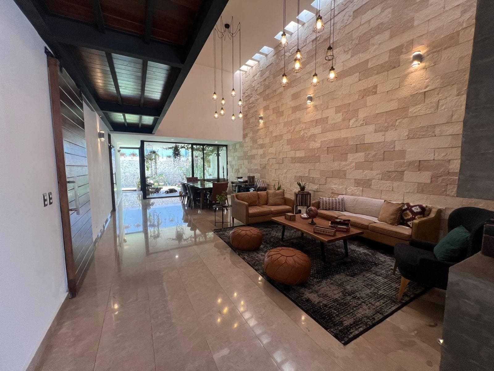 Casa en Venta en Cañadas del lago con 4 recamaras y sala comedor doble altura