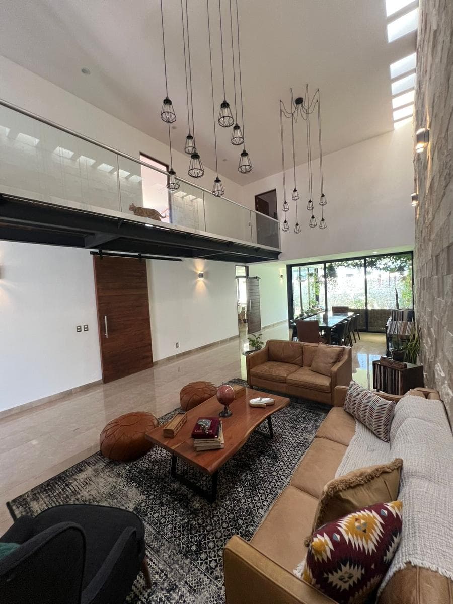 Casa en Venta en Cañadas del lago con 4 recamaras y sala comedor doble altura