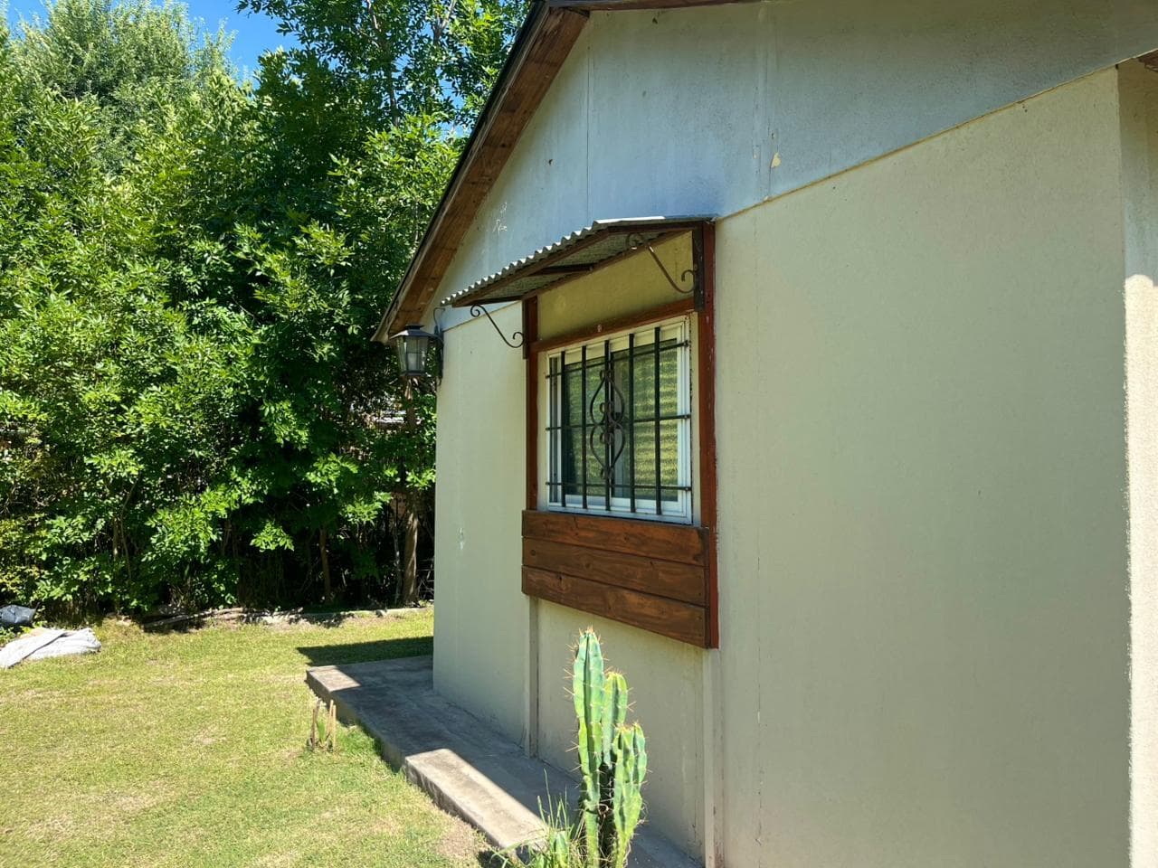 For Sale: 2 Houses (3-room and 2-room), industrial-style construction, on a 1,000-meter lot in Exaltación de la Cruz