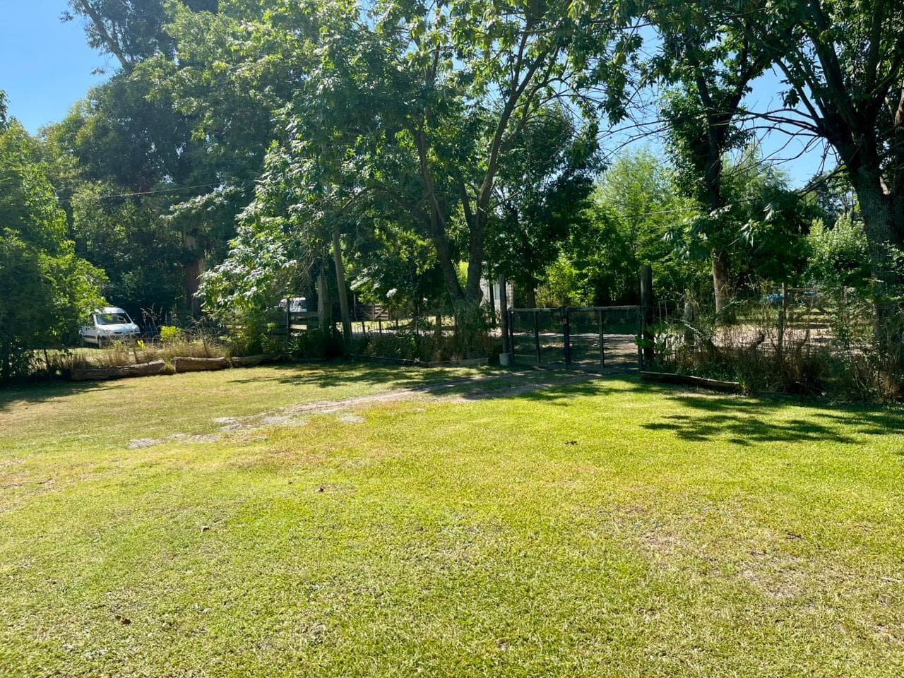 For Sale: 2 Houses (3-room and 2-room), industrial-style construction, on a 1,000-meter lot in Exaltación de la Cruz