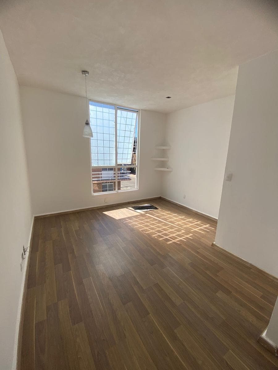 Corner House for Rent in Nueva Chapultepec