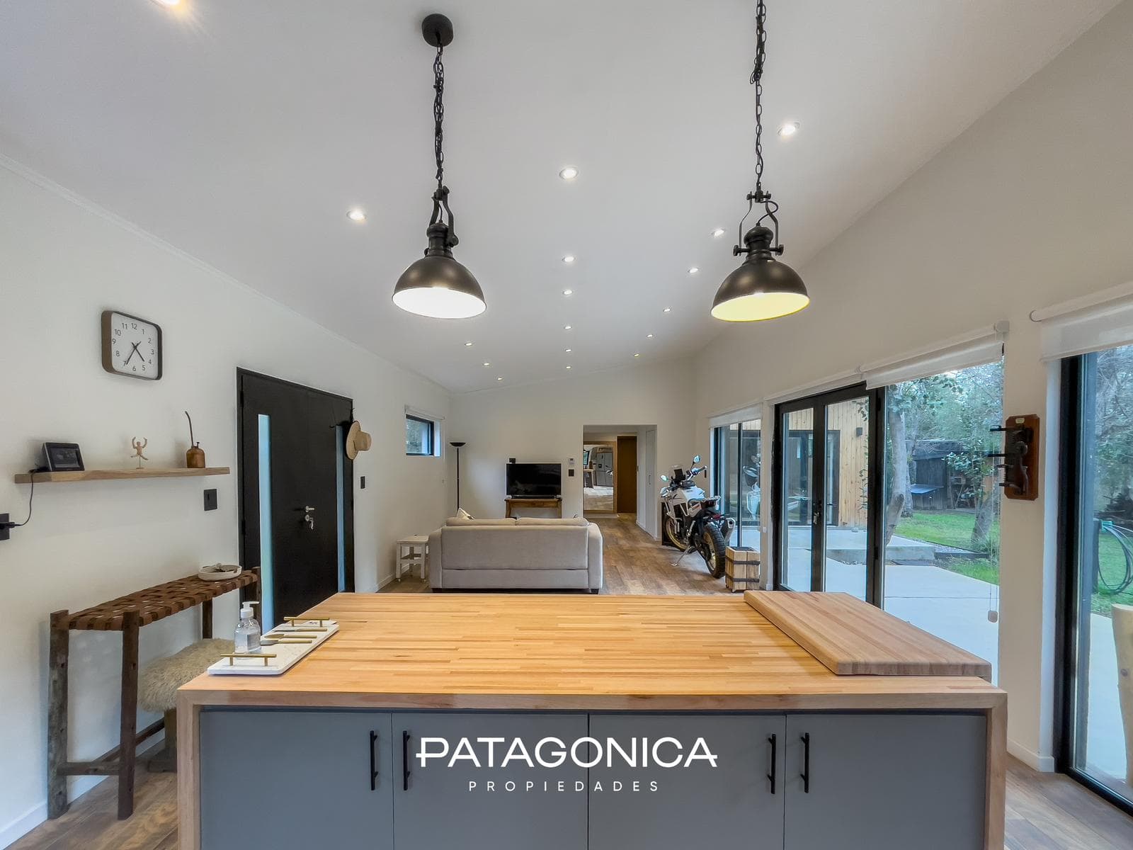 BRAND-NEW HOUSE FOR SALE. 3 rooms + tiny house. Las Balsas neighborhood