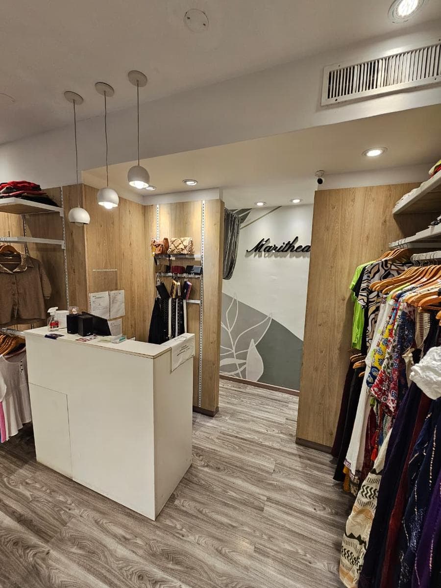 Local women's clothing business, strong customer base, profitability