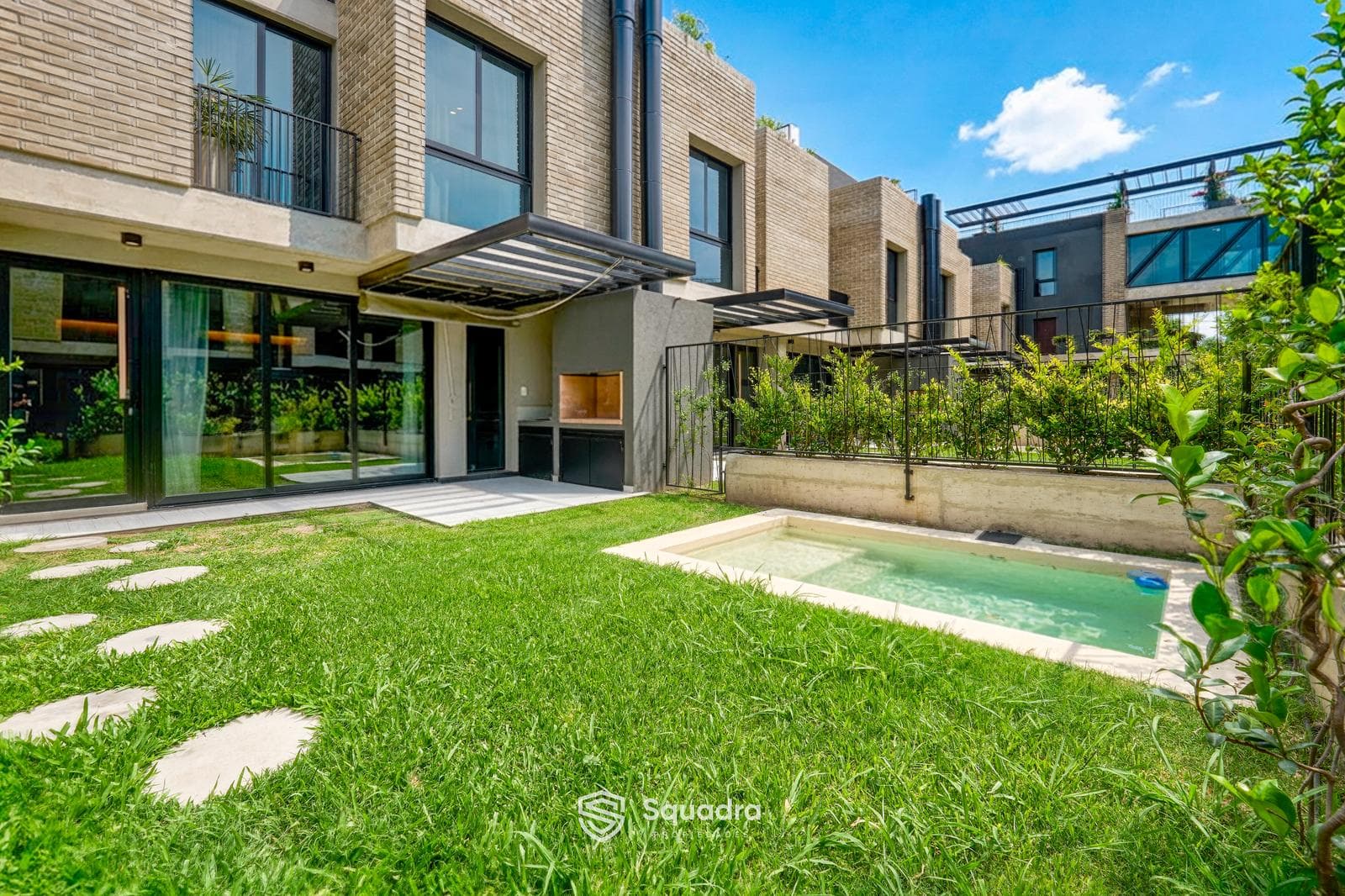 HOME - 3-Bedroom House with Private Pool - Fisherton, Rosario.