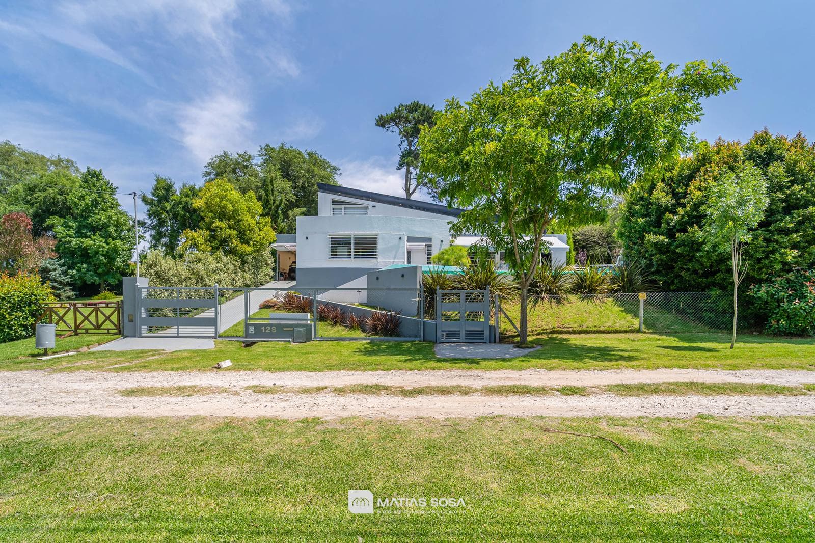 Casa en Sierra De Los Padres - Piscina - Moderna
