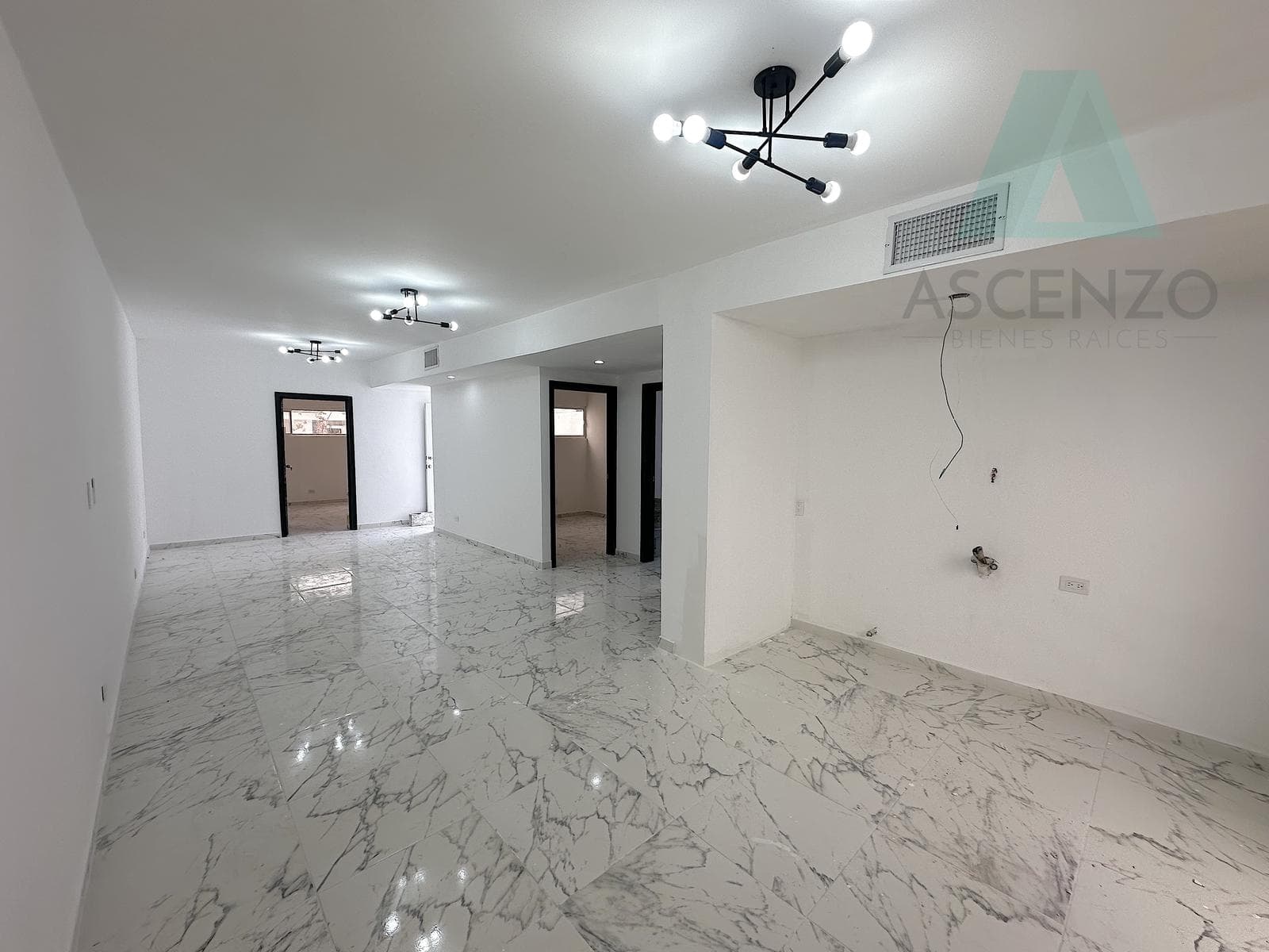 Opportunity!! House for Sale in the Tarona Subdivision, Jesenr