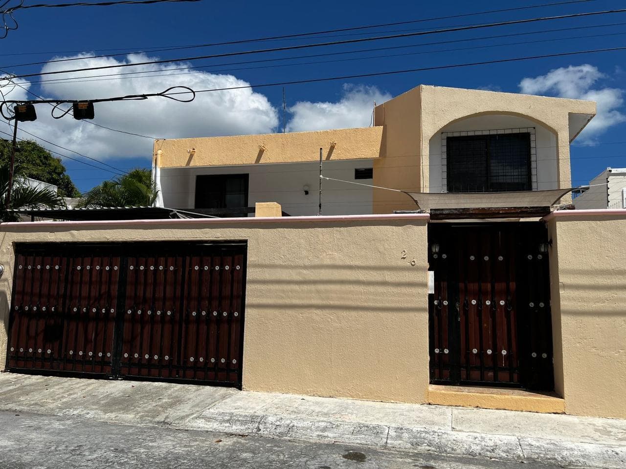 LARGE HOUSE IN CANCUN, 1 MINUTE FROM KABAH PARK