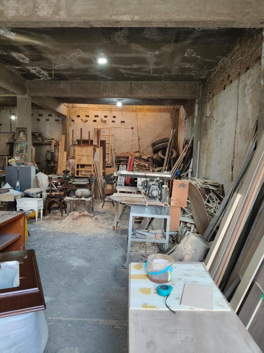 WORKSHOP FOR SALE IN THE LAS AGUILAS NEIGHBORHOOD