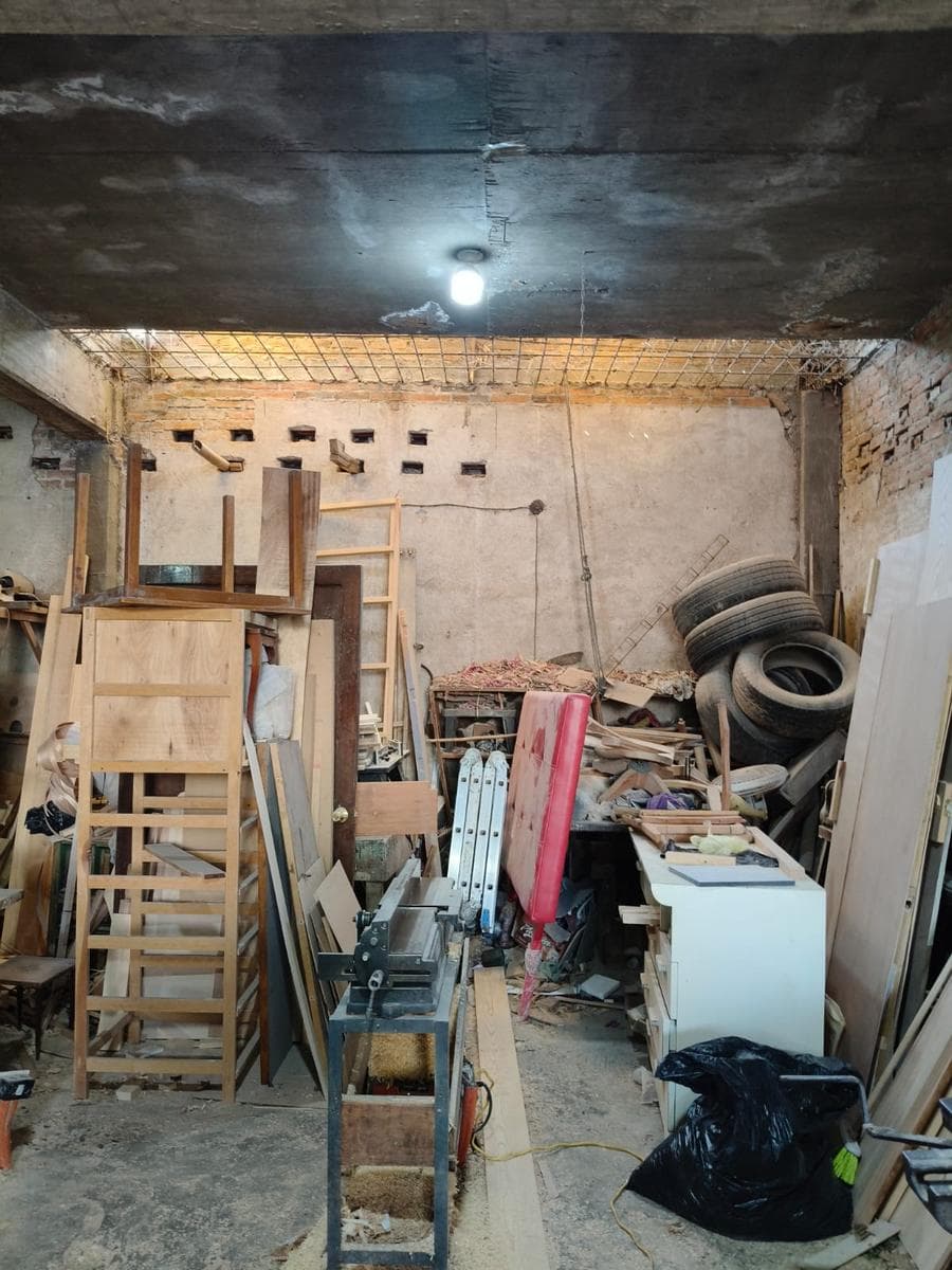 WORKSHOP FOR SALE IN THE LAS AGUILAS NEIGHBORHOOD