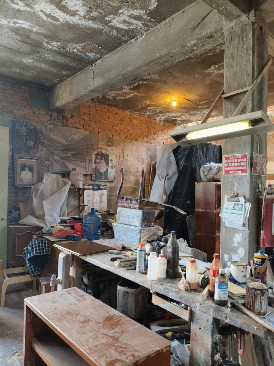 WORKSHOP FOR SALE IN THE LAS AGUILAS NEIGHBORHOOD