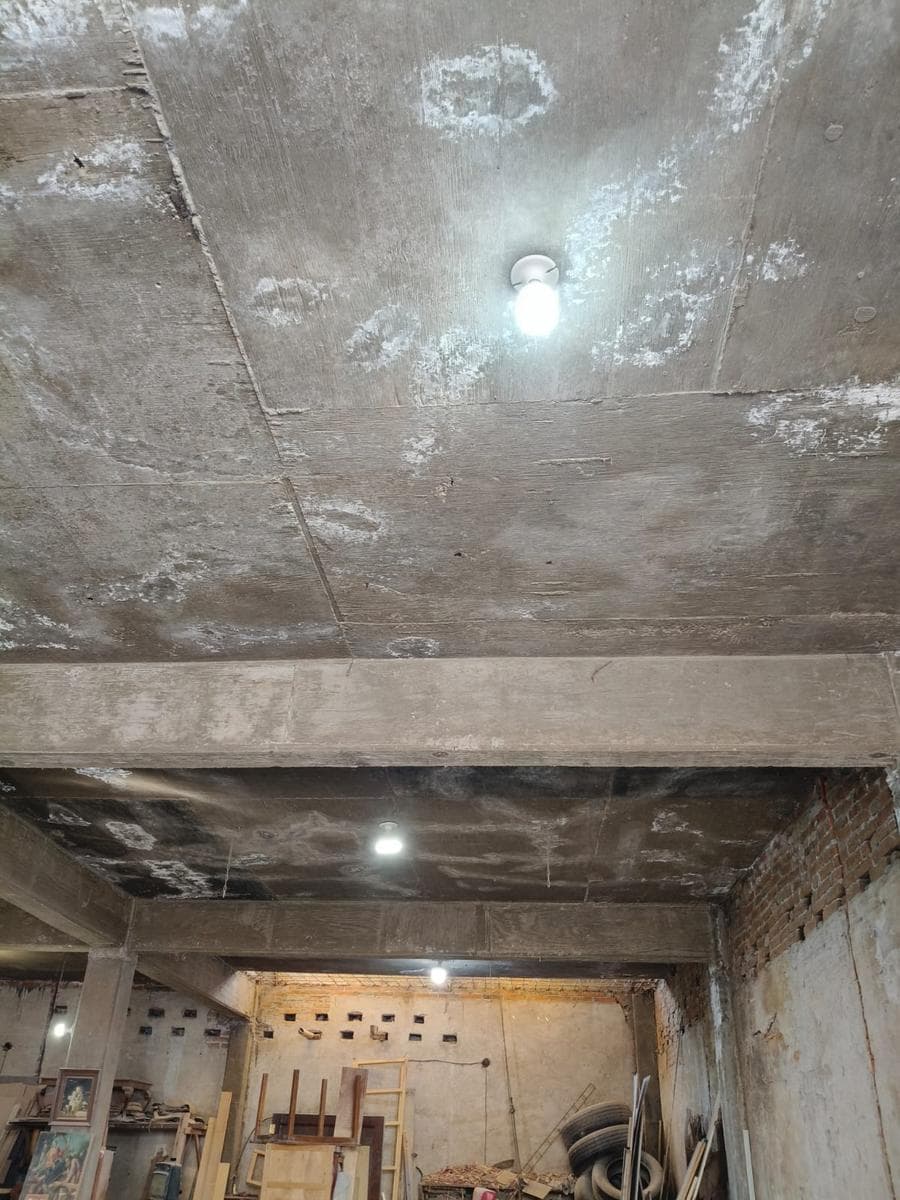 WORKSHOP FOR SALE IN THE LAS AGUILAS NEIGHBORHOOD
