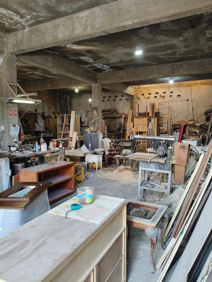 WORKSHOP FOR SALE IN THE LAS AGUILAS NEIGHBORHOOD