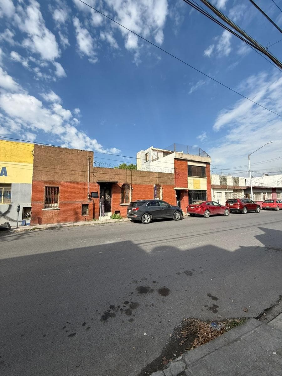 2-STORY HOUSE FOR SALE IN DOWNTOWN MONTERREY