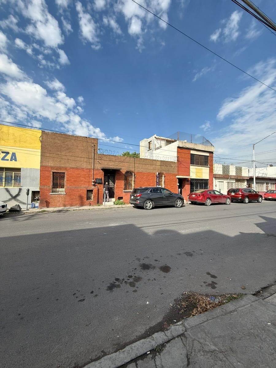 2-STORY HOUSE FOR SALE IN DOWNTOWN MONTERREY