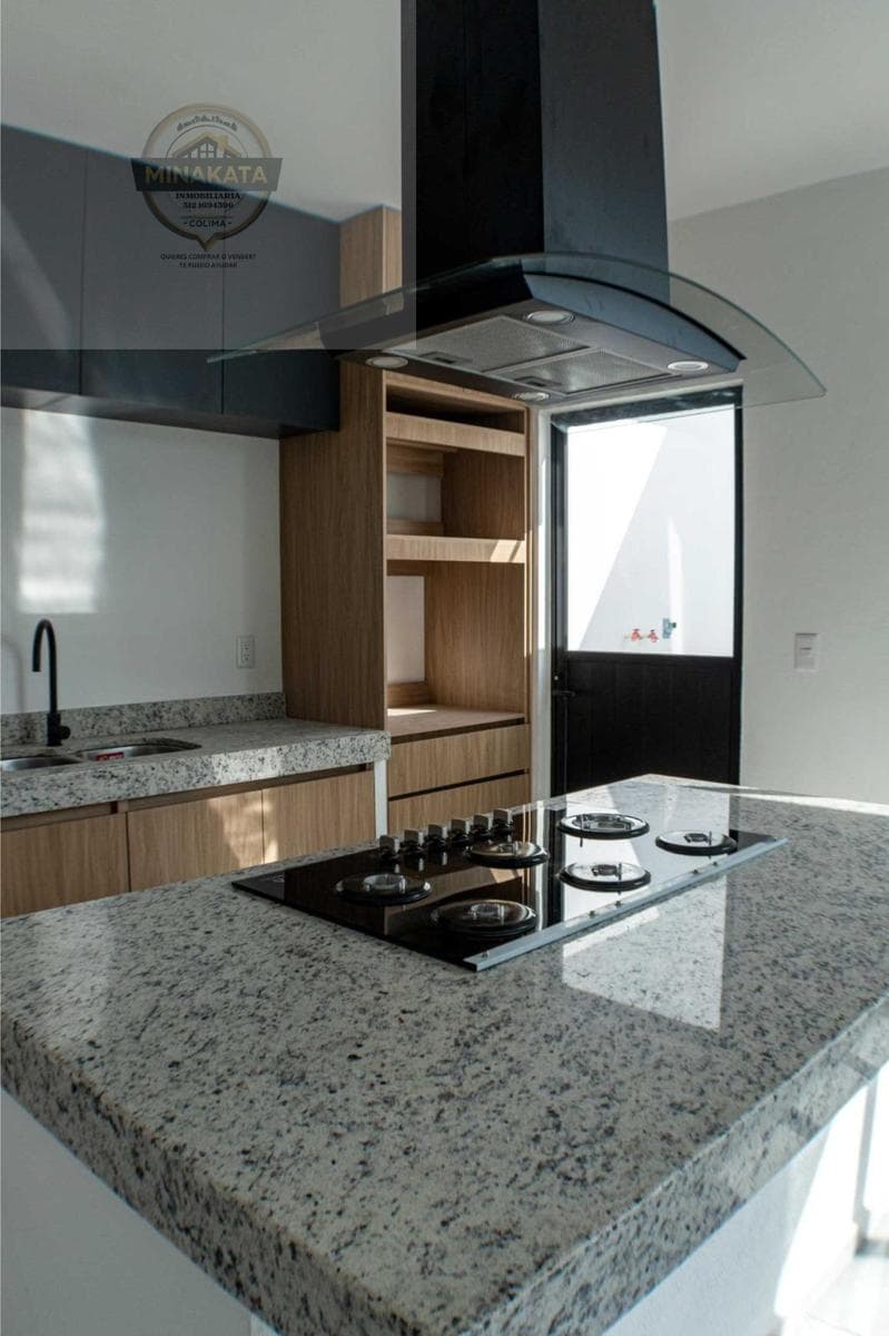 House for Sale at the Exit to the Comala Bypass