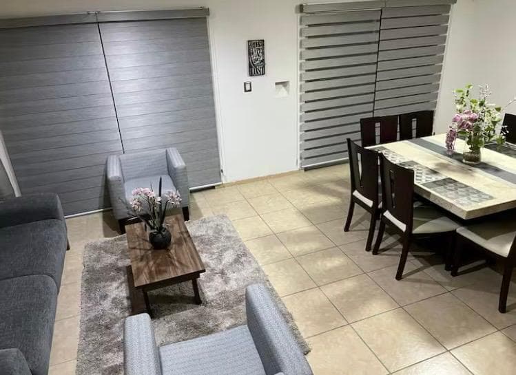 Casa Amueblada en Lomas del Refugio con 2 Recámaras y cochera 2 autos