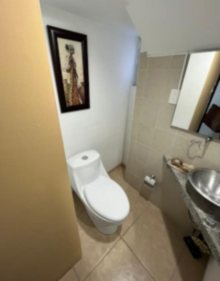Casa Amueblada en Lomas del Refugio con 2 Recámaras y cochera 2 autos