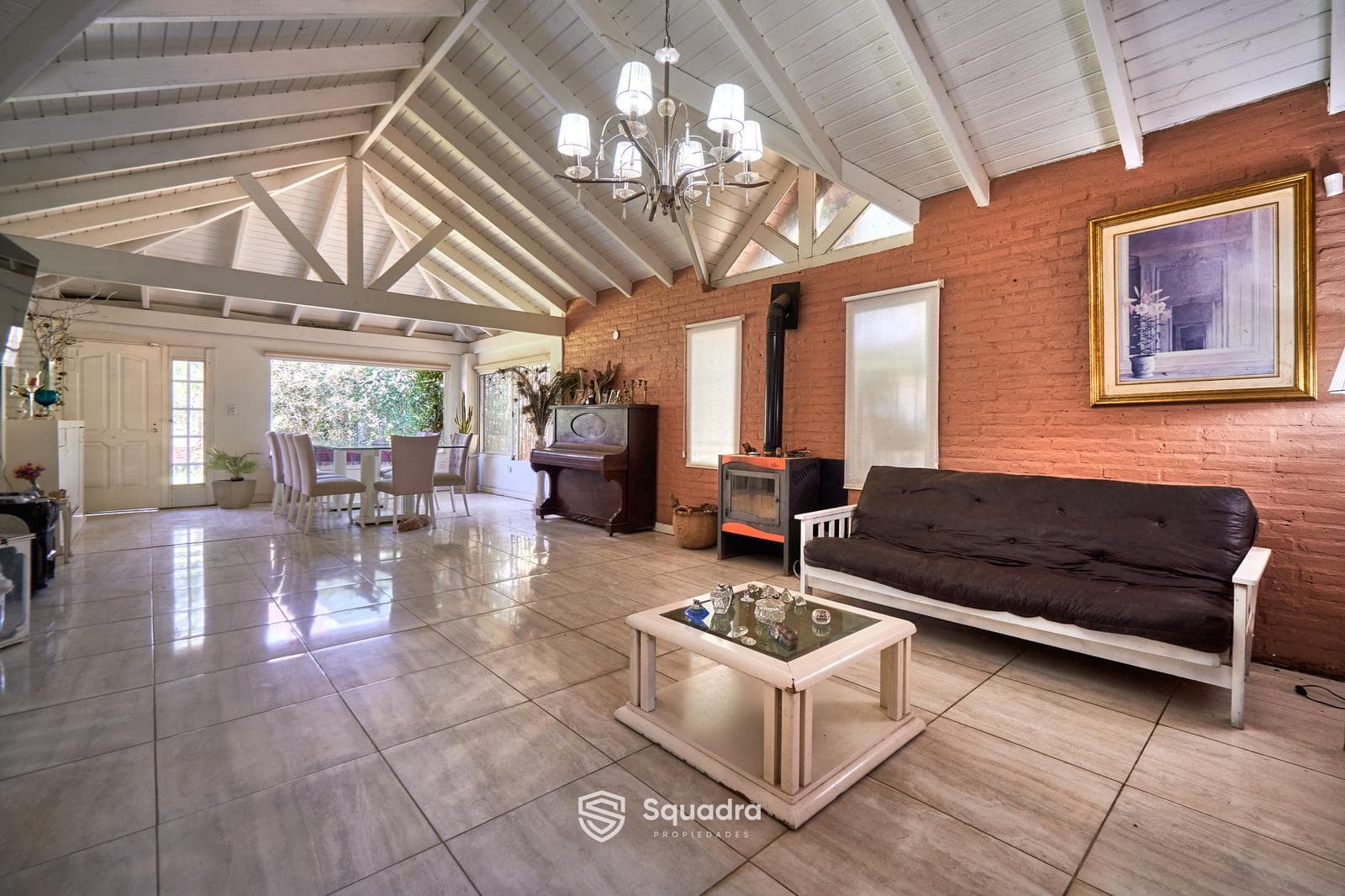 FOR SALE - Two-bedroom house with a barbecue area, a porch, and a pool. Santa Teresa, Roldán.