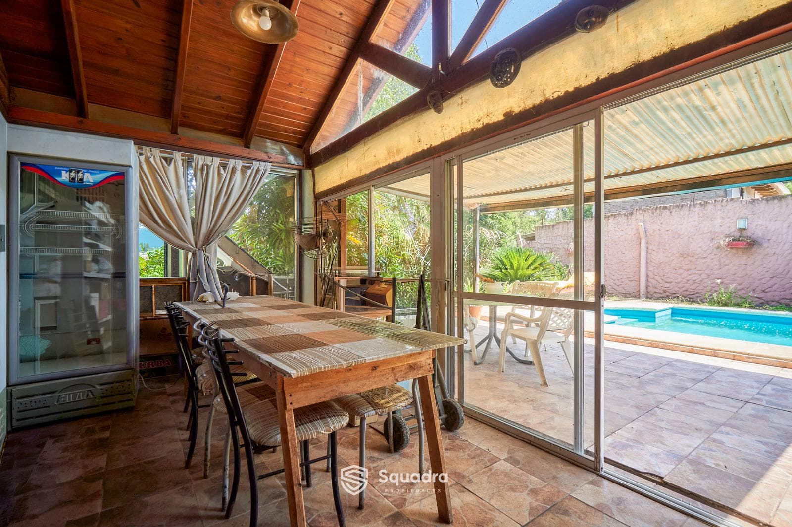 FOR SALE - Two-bedroom house with a barbecue area, a porch, and a pool. Santa Teresa, Roldán.
