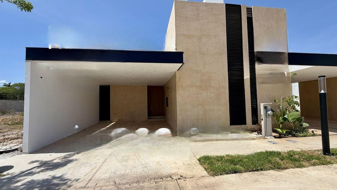 House for Sale in Xcanatun, Mérida