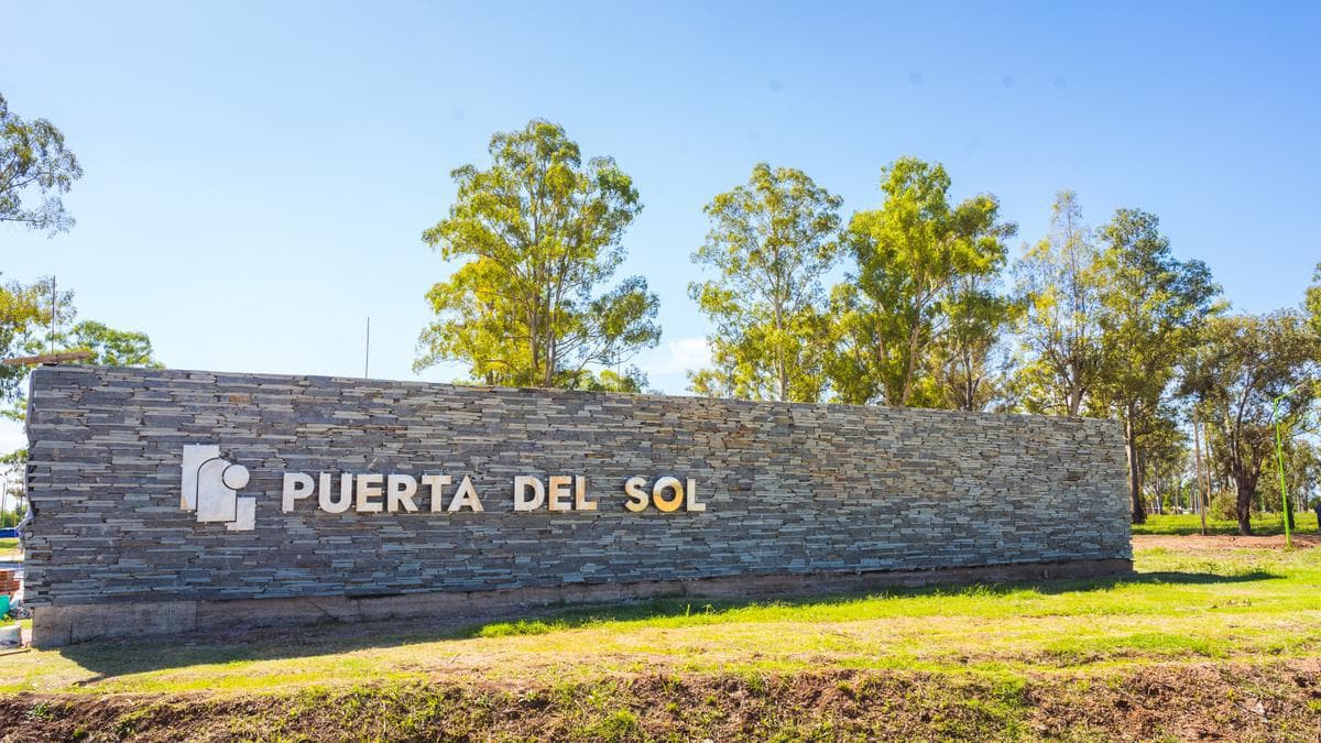 Lot No. 503 for Sale. Occupied. Puerta del Sol Neighborhood. Campana