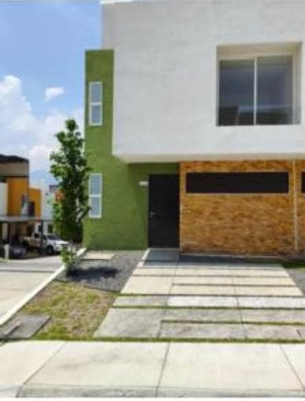 House in the Toscana neighborhood, 5 minutes from Walmart La Huerta
