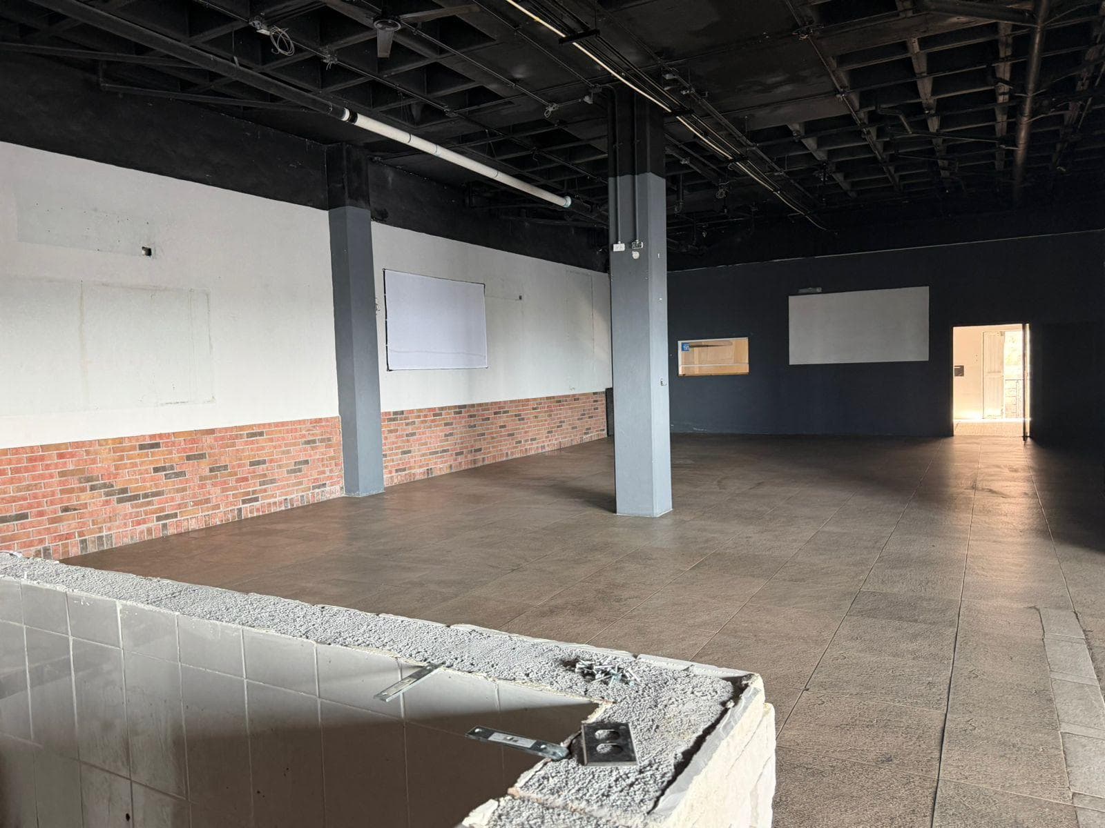 COMMERCIAL SPACE FOR RENT IN CUMBRES ELITE