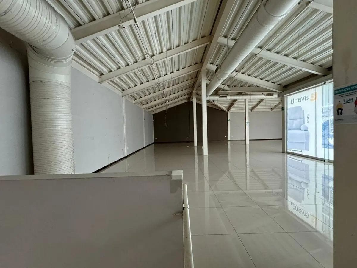 COMMERCIAL SPACE FOR RENT IN CUMBRES ON AV. PASEO DE LOS LEONES