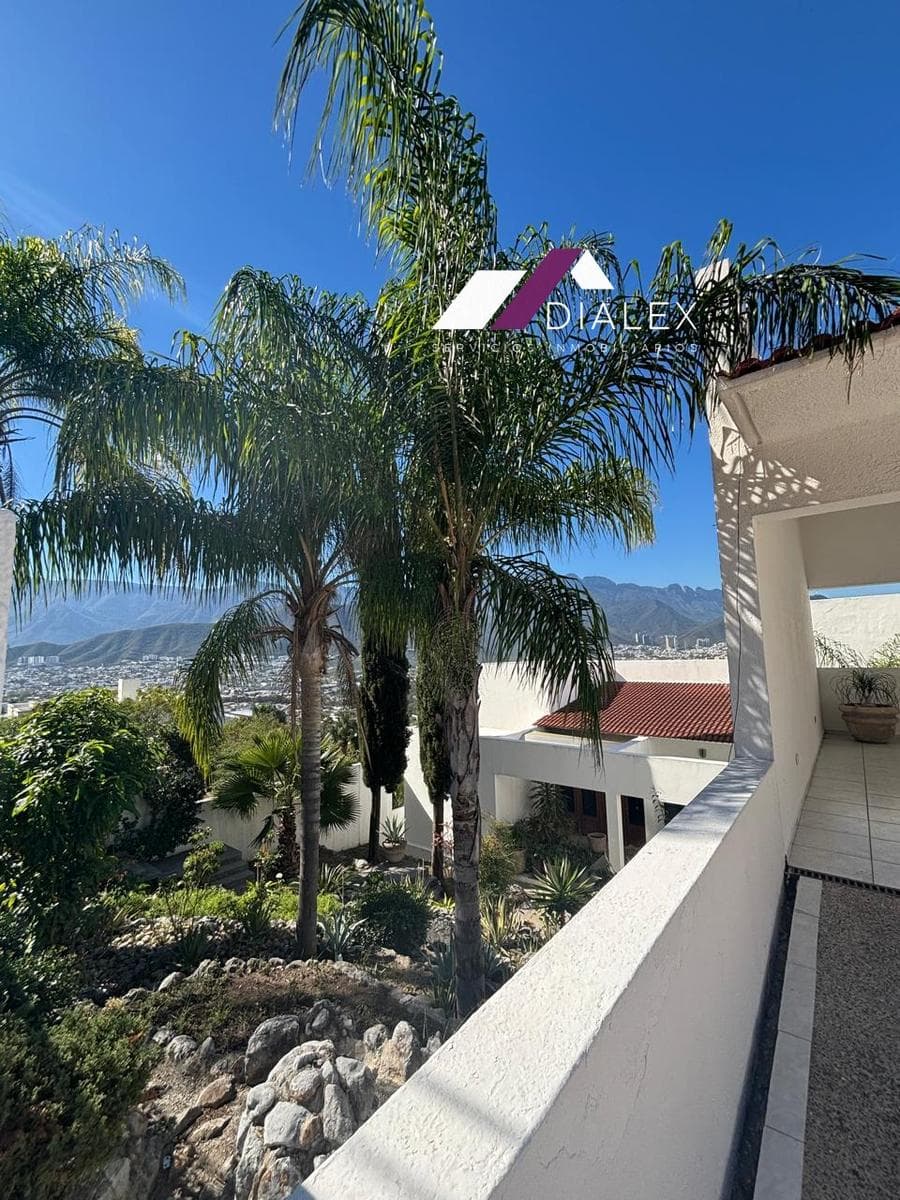 FOR SALE: House in CONTRY LA ESCONDIDA in the Zona Contry neighborhood with 900 m² of land | 4 bedrooms, Guadalupe, Nuevo León
