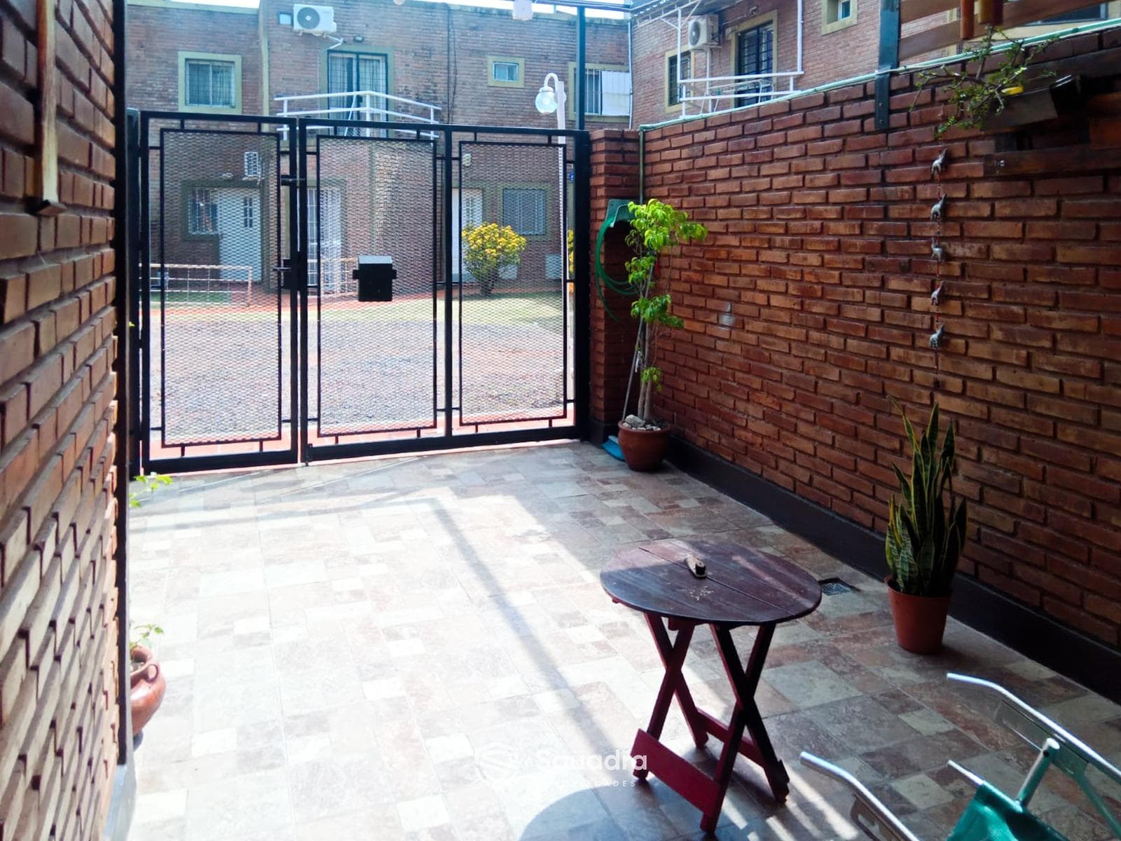 FOR SALE - 2-bedroom house with a patio and a garage - Matheu neighborhood, Rosario.