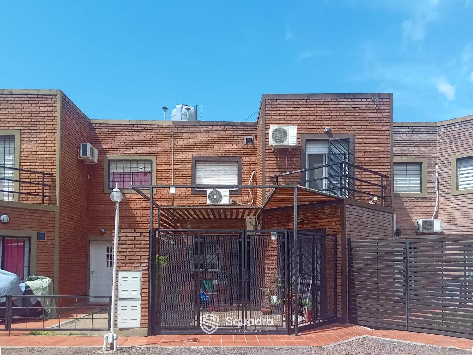 FOR SALE - 2-bedroom house with a patio and a garage - Matheu neighborhood, Rosario.
