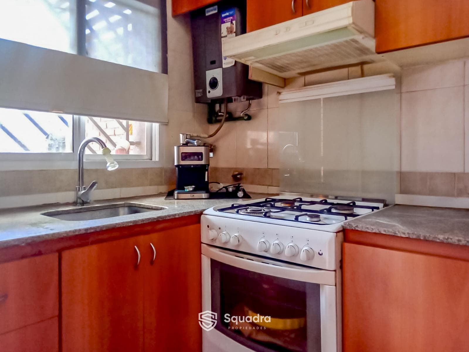 FOR SALE - 2-bedroom house with a patio and a garage - Matheu neighborhood, Rosario.