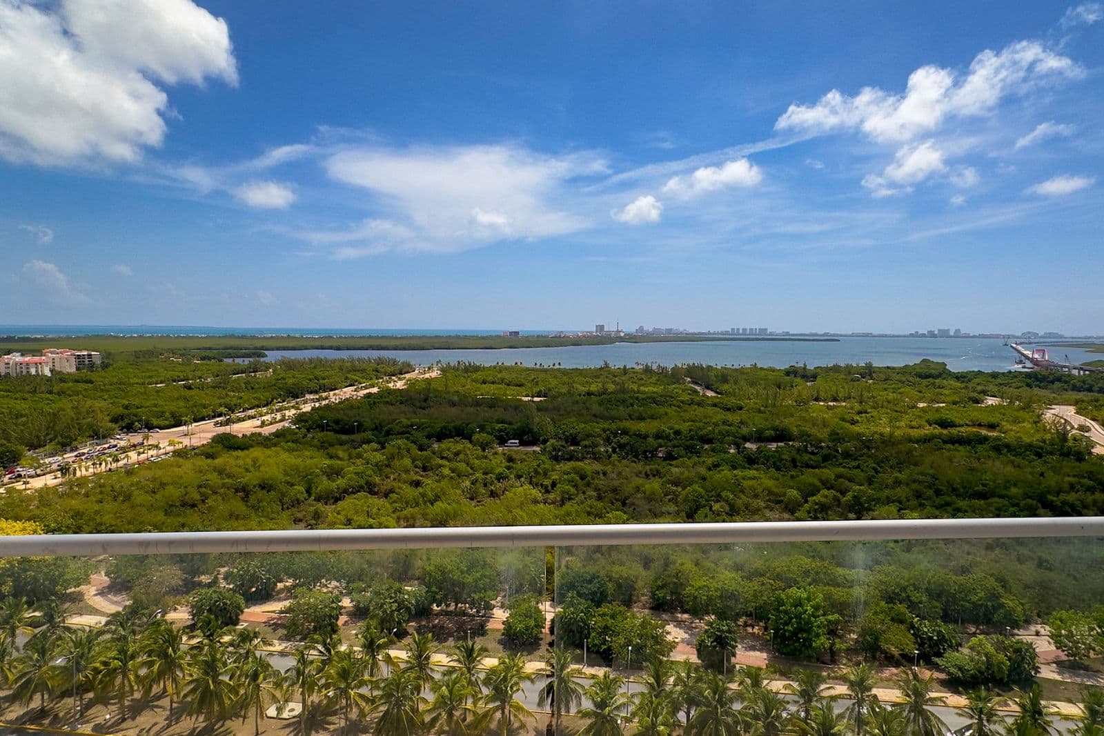 Apartment in Downtown Cancún, Malecón Americas